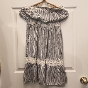 ⭐️Lucy & Co strapless dress size M